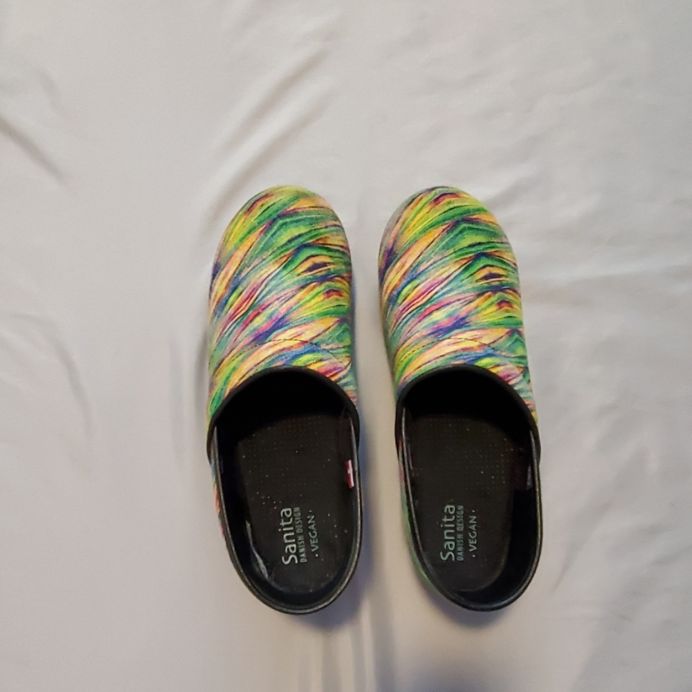 Multicolored Sanitas